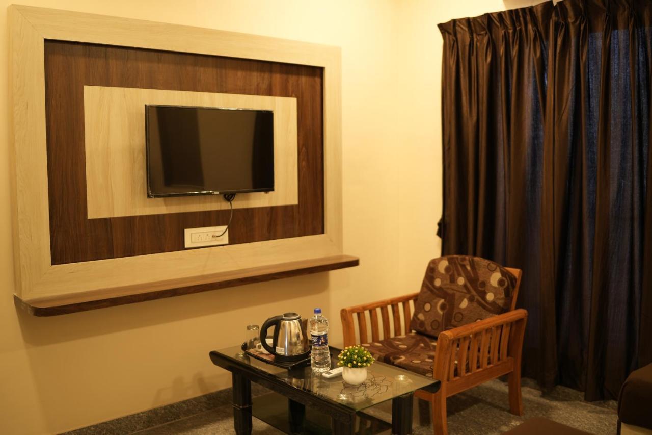 Hotel Sitara Inn Ratnāgiri Esterno foto